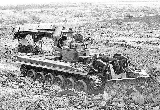 IMR-2M2_engineer_obstacle_clearing_tracked_armoured_vehicle_Russia_Russian_army_defence_industry_003.jpg